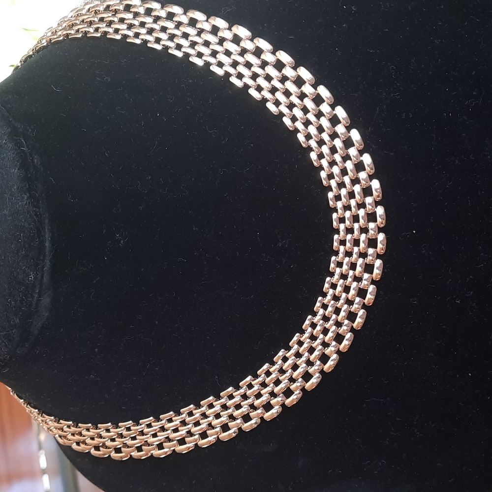 Gold link necklace